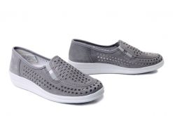COMFORTABEL 941637-09 grau, półbuty damskie. Szare półbuty damskie Comfortabel, w ażurowe wzory, ze skóry, bez obcasa, na koturnie, bez zapięcia. Za 263.42 zł.
