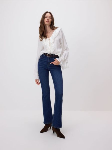 Jeansy flare bootcut - granatowy. Niebieskie jeansy damskie Reserved. Za 129.99 zł.