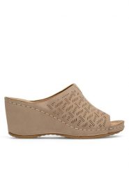 Clara Barson Klapki WYL0510-05 Beżowy. Brązowe klapki damskie Clara Barson, bez wzorów, z syntetyku, bez obcasa, bez zapięcia. Za 53.99 zł.