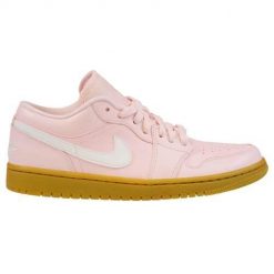 Buty do chodzenia damskie Nike Air Jordan 1 Low. Czerwone obuwie sportowe damskie Nike, z materiału, bez zapięcia, trekkingowe, Nike Air Jordan. Za 903.00 zł.