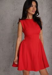 Czerwona Rozkloszowana Sukienka Bez Rękawów z Odpinanymi Aplikacjami w Pasie Maridina. Czerwone sukienki damskie Renee, z aplikacjami, z materiału, eleganckie, bez ramiączek. Za 169.99 zł.