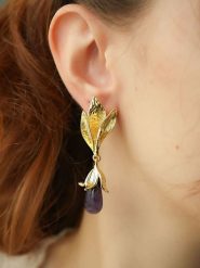 L'Atelier de Gaia Pozłacane kolczyki-wkrętki z ametystami rozmiar: onesize. Różowe kolczyki damskie L'Atelier de Gaia, z ametystem, pozłacane. Za 100.75 zł.