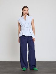 BGN Bluzka w kolorze błękitnym rozmiar: 38. Niebieskie bluzki damskie BGN, bez wzorów, z tkaniny, bez kołnierzyka, bez ramiączek. Za 86.99 zł.