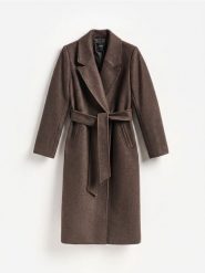 Długi płaszcz z wiązanym paskiem - ciemnobrązowy. Brązowe płaszcze damskie Reserved, l, bez wzorów, z dzianiny, bez kaptura. Za 199.99 zł.