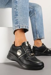 Czarne Sneakersy Ozdobione Metalicznymi Aplikacjami Hellevia. Czarne obuwie sportowe damskie Renee, z jeansu, bez zapięcia. Za 109.99 zł.