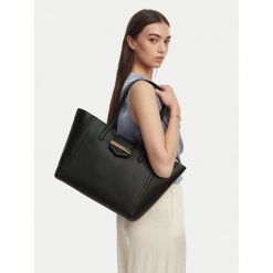 Torebka KARL LAGERFELD. Czarne torebki wieczorowe damskie KARL LAGERFELD, bez wzorów, bez dodatków. Za 1,299.00 zł.