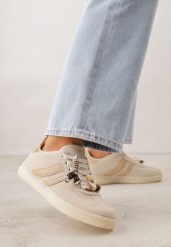 Beżowe Sneakersy w Stylu Tenisówek z Koralikami Charnara. Brązowe obuwie sportowe damskie Born2be, z dresówki, bez zapięcia, tenisowe. Za 99.99 zł.