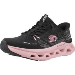 Buty SKECHERS SLIP - INS STEP ALTUS FAST LANE Czarny. Czarne obuwie trekkingowe damskie Skechers, z syntetyku, bez zapięcia. Za 491.99 zł.