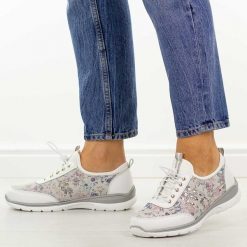 Białe skórzane półbuty damskie DiA 5990. Białe półbuty damskie DiA, na jesień, bez wzorów, z dresówki, z okrągłym noskiem, bez obcasa, na płaskiej podeszwie, bez zapięcia. Za 259.00 zł.