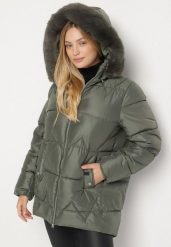 Zielona Pikowana Kurtka z Kapturem z Futerkiem Tevea. Zielone kurtki damskie Born2be, plus size, bez wzorów, z dzianiny, z kapturem. Za 219.99 zł.