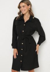 Czarna Koszulowa Sukienka z Ozdobnymi Guzikami i Wiązanym Paskiem Alttia. Czarne sukienki damskie Born2be, bez wzorów, eleganckie, bez ramiączek. W wyprzedaży za 127.49 zł.