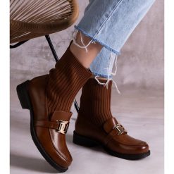 Brązowe botki z materiałową cholewką. Brązowe botki damskie z materiału, eleganckie, bez obcasa, bez zapięcia. Za 80.34 zł.