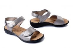 JOSEF SEIBEL 86779 38 731 Ibiza 79 platin-kombi, sandały damskie. Szare sandały damskie Josef Seibel, bez wzorów, ze skóry, bez obcasa, bez zapięcia. Za 251.93 zł.