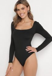 Czarne Dopasowane Body z Długim Rękawem i Kwadratowym Dekoltem Sesilwen. Czarne body i gorsety Born2be, bez wzorów, z jeansu. Za 49.99 zł.