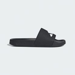 Klapki ADILETTE SHOWER SLIDES. Białe klapki damskie Adidas, bez wzorów, bez obcasa, bez zapięcia. Za 119.00 zł.