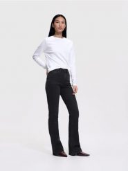 Jeansy flare z wysokim stanem - czarny. Czarne jeansy damskie Reserved, z podwyższonym stanem. Za 129.99 zł.