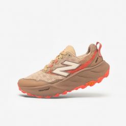 Buty do biegania w terenie damskie New Balance Fresh Foam X Hierro V9. Brązowe obuwie sportowe damskie New Balance, bez zapięcia, do biegania. Za 669.99 zł.