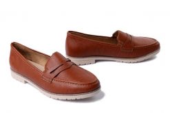 RIEKER 45300-24 brown, półbuty damskie. Brązowe czółenka damskie Rieker, bez wzorów, bez obcasa, na obcasie. Za 223.93 zł.