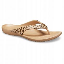 Japonki Dla Dorosłych Crocs Kadee II Leopard Flip. Brązowe klapki damskie Crocs, bez wzorów, z materiału, bez obcasa, bez zapięcia. Za 119.99 zł.