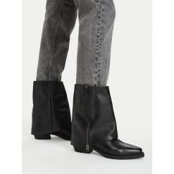Botki G-Star. Czarne botki damskie G-Star, retro, bez obcasa, na słupku, bez zapięcia. Za 499.99 zł.