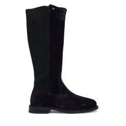 Kozaki Tommy Hilfiger. Niebieskie kozaki damskie Tommy Hilfiger, bez obcasa, na płaskiej podeszwie, bez zapięcia. Za 849.99 zł.