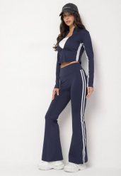 Granatowy Komplet Sportowy Rozpinana Bluza i Spodnie Typu Dzwony Lumoreina. Niebieskie bluzy damskie Born2be, m, z aplikacjami, z dresówki, bez kaptura. Za 129.99 zł.