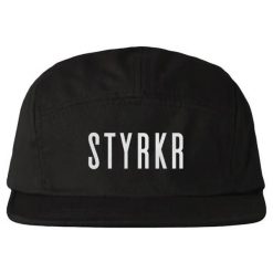 Czapka biegowa 5-panelowa Styrkr. Czarne czapki z daszkiem damskie STYRKR, bez wzorów, z materiału. Za 182.50 zł.
