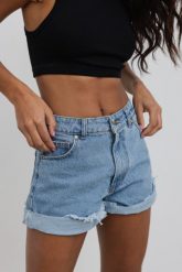 Szorty jeansowe z wysokim stanem w kolorze BLUE - VANITY -XS. Niebieskie szorty damskie Marsala, bez wzorów, z denimu, z podwyższonym stanem. Za 349.90 zł.