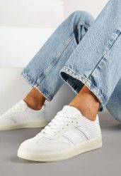 Białe Sneakersy Typu Tenisówki z Ozdobnymi Paskami Amodelle. Białe obuwie sportowe damskie Born2be, z jeansu, bez zapięcia, tenisowe. Za 84.99 zł.
