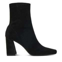 Botki DeeZee. Czarne botki damskie DeeZee, bez obcasa, na słupku, bez zapięcia. Za 179.99 zł.