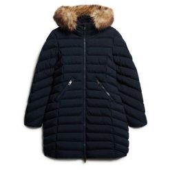 Średnia kurtka damska Superdry Fuji Faux Fur. Niebieskie kurtki damskie Superdry, bez wzorów, z puchu, bez kaptura. W wyprzedaży za 526.80 zł.
