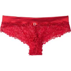 Figi brazylijskie bonprix czerwony. Czerwone figi bonprix, w koronkowe wzory, z koronki. Za 29.99 zł.