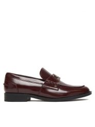 Guess Lordsy FLPBVL ELE14 Bordowy. Czerwone półbuty damskie Guess, z aplikacjami, ze skóry, bez obcasa, bez zapięcia. Za 639.99 zł.