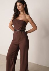 Brązowy Elegancki Kombinezon VICES Bez Rękawów z Falbankami i Paskiem Apethia. Brązowe sukienki damskie Born2be, bez wzorów, z materiału, casualowe, bez ramiączek. Za 159.99 zł.