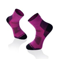 Krótkie skarpetki do turystyki górskiej LEKKIE SKARPETKI TURYSTYCZNE Fuksja. Czerwone skarpetki damskie TRY TO FLY, bez wzorów. W wyprzedaży za 65.66 zł.