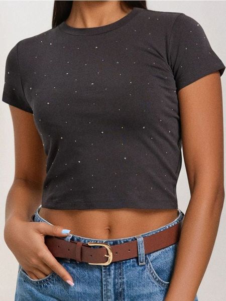 Koszulka z kryształkową aplikacją - fioletowy. Fioletowe koszulki damskie Sinsay, l, z aplikacjami, bez kołnierzyka, bez ramiączek. W wyprzedaży za 17.99 zł.