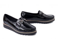 SOLO 023W2 czarny napl. Gu, półbuty damskie. Czarne półbuty damskie Solo, bez wzorów, bez obcasa, na koturnie, bez zapięcia. Za 216.67 zł.