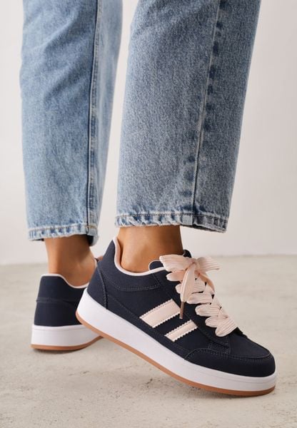 Granatowe Sneakersy Basic z Paskami na Boku Adila. Niebieskie obuwie sportowe casual damskie Renee, z jeansu. Za 99.99 zł.