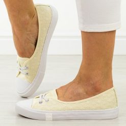 Beżowe tenisówki damskie Lee Cooper 3445. Brązowe balerinki damskie Lee Cooper, bez wzorów, z tkaniny. Za 149.00 zł.