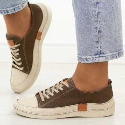 C.Beżowe nubuk vizon skórzane półbuty damskie T.Sokolski 8260. Brązowe półbuty damskie Sokolski, na jesień, bez wzorów, z jeansu, z okrągłym noskiem, bez obcasa, na płaskiej podeszwie, bez zapięcia. Za 299.00 zł.