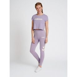 Damska koszulka crop top Hummel Legacy. Czerwone koszulki damskie Hummel, xs, bez wzorów, bez kołnierzyka, bez ramiączek. Za 91.50 zł.