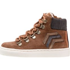 Hip Tenisówki i Trampki wysokie mid brown. Brązowe buty sportowe dziewczęce Hip, z materiału. W wyprzedaży za 367.20 zł.