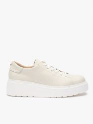 Kremowe sneakersy na platformie. Brązowe obuwie sportowe damskie Ryłko, ze skóry, bez zapięcia, trekkingowe. Za 449.99 zł.