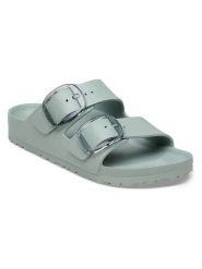 Birkenstock Klapki "Arizona Big Buckle" w kolorze niebieskoszarym rozmiar: 36. Niebieskie klapki damskie Birkenstock, bez wzorów, z otwartym noskiem, bez obcasa, bez zapięcia. Za 239.95 zł.