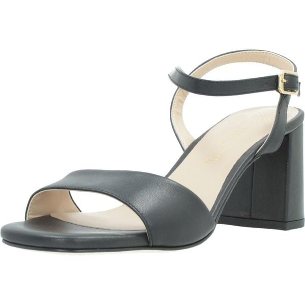 Sandały UNISA MORATY 25 NTO Czarny. Czarne sandały damskie Unisa, bez wzorów, ze skóry, bez obcasa, bez zapięcia. Za 464.99 zł.