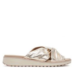 Klapki Caprice. Żółte klapki damskie Caprice, bez wzorów, bez obcasa, bez zapięcia. Za 209.99 zł.