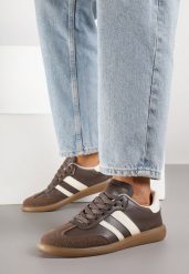 Brązowe Płaskie Sneakersy Ozdobione Paskami Glaria. Brązowe obuwie sportowe damskie Born2be, z jeansu, bez zapięcia. Za 99.99 zł.