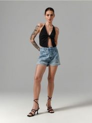 Szorty jeansowe ze wzorem - niebieski. Niebieskie spodenki sportowe damskie Sinsay, l, bez wzorów, z bawełny. W wyprzedaży za 45.99 zł.