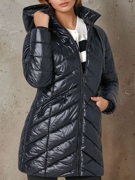 Płaszcz - czarny. Czarne płaszcze damskie Sinsay, l, bez wzorów, z materiału, bez kaptura. W wyprzedaży za 55.99 zł.