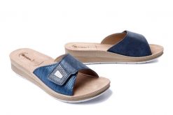 INBLU FC-53 004 granatowy, klapki damskie. Niebieskie klapki damskie Inblu, bez wzorów, bez obcasa, bez zapięcia. Za 79.99 zł.